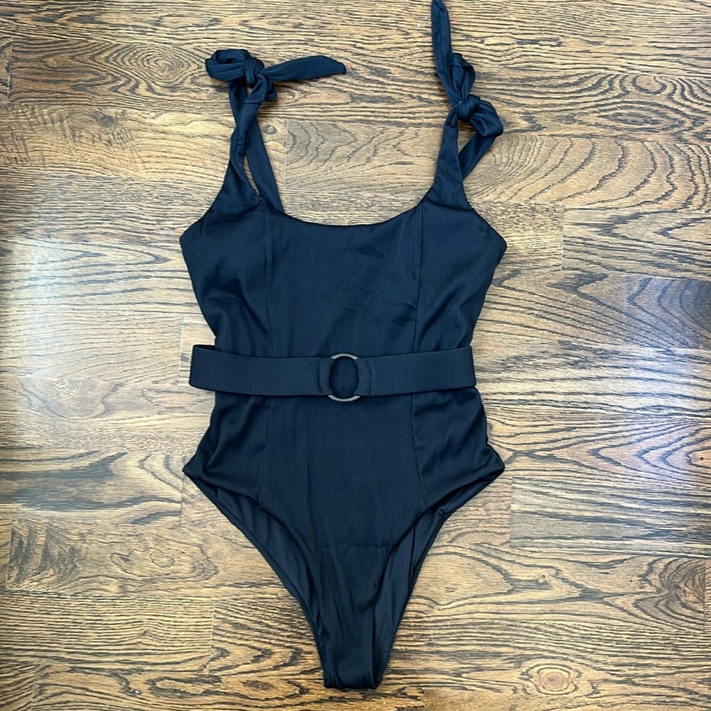 TSNEZA Black Belted One Piece Suit Size Large